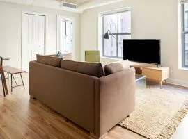Beautiful 2 Bed In FIDI Boston with Self Check-in