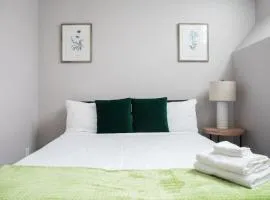 Perfect Traveling Nurse Housing in Theatre District