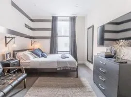Downtown Central Studio w Fast WIFI, Keyless Entry
