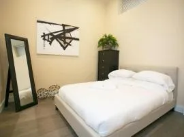 Downtown Loft Walk Anywhere Ideal for Nurses