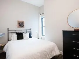 Centrally Located Luxurious Loft Walk Anywhere