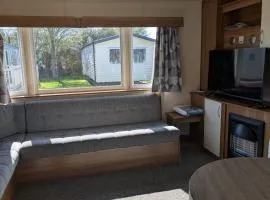 Lovely Caravan For Hire At Manor Park In Hunstanton Ref 23053B