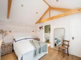 Garden Cottage, Cosy, Private, Short drive to beach