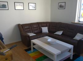 Budget Apartment with Ocean View, hotell i Ísafjörður