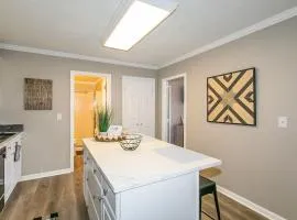 Downtown Condo - Walk to Mercedes Stadium and Coca