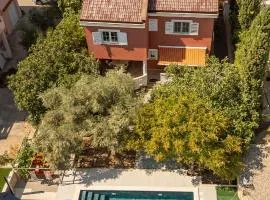 Villa Pagus with pool and private parking