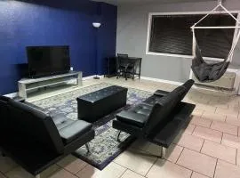 4B 1Ba Sleeps 11 Full Kitchen 7 Beds Suite 141