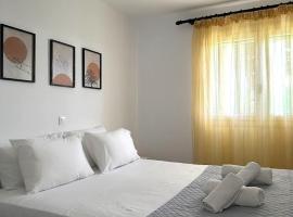 Barewake 's place Charming Retreat - Calm escape Apt, hotel in Kamári