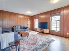 7 Mi to Downtown Toledo Cozy Apartment