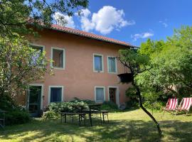 Balage Guesthouse - in a green area, with our own garden - next to Metro 4 station and with free parking