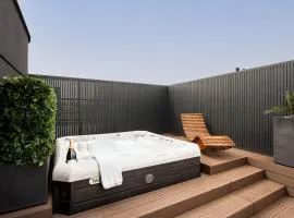 Jacuzzi Hideout - Warsaw private terrace - Free Parking
