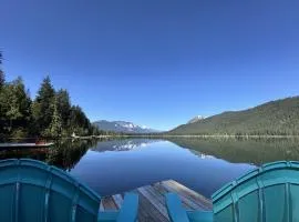 Otter Chalet on Fish Lake by NW Comfy Cabins