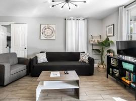 Recently Renovated! 3BR 2BA Ybor Bungalow，位于坦帕的酒店