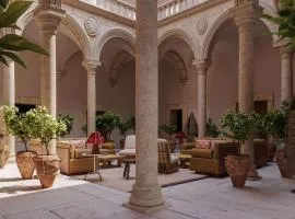 Palacio De Godoy Caceres, Curio Collection By Hilton