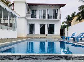 Danish Crown Hotel, hotel a Ambalangoda