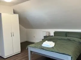 EM HOME - Room 4