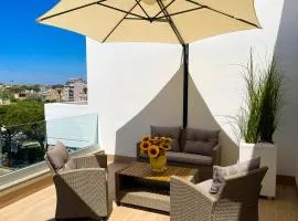 GEA SEAVIEW APARTMENT - Bright Top-Floor Gem in central Nettuno, Steps from the Station