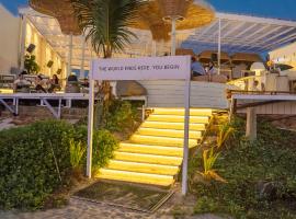 Living Room Beach Resort, Hotel in Morjim