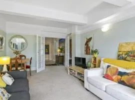 Historical 2 beds apartment with Harbour Views in OBay