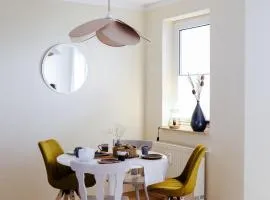 Moderne Fewo mit Balkon und Parkplatz - salt apartments