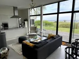 Bright and modern villa by the sea