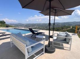 Casa della Torre - Villa with panoramic view, hotel en Canelli