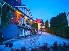 Willa Cyklada, grill, śniadania, jezioro,przystań,tawerna-200m, park linowy-400m, centrum,aquapark-900m, hotel in Mikołajki