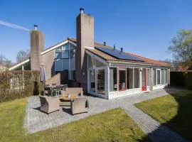 Kievit I Spacious Bungalow with Fine Garden