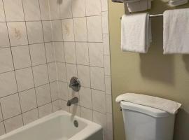 Rivera inn and suites, hotel v destinaci Pico Rivera
