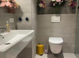 Tegernsee modern apartment, free parking, acomoda&ccedil;&atilde;o com cozinha em Tegernsee