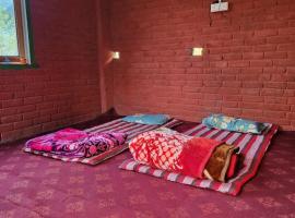 MJ cafe and homestay, ξενοδοχείο σε Jāmb