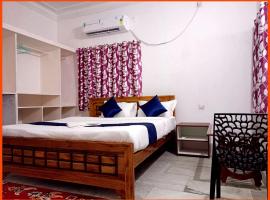 BHUBNESWAR HOTEL Madison Homestay Near Anand Park And Tulsi Manas Temple #Spacious & Fully Air conditioned Rooms #Free Wifi #Parking #Room Service -A Premium Hotel In Bhubneswar, hotel in Bhubaneswar