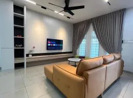 5 min to AeonBig , Old Street, BP Mall & D Garden Batu Pahat