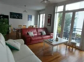 Maison de ville plein centre, 3 étoiles, à 200m de la plage, parking privé, WIFI