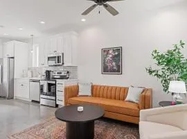 NEW Couyon House Luxury Amenities Fast WiFi 65 TV
