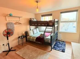 Tooting Broadway Guest Studios