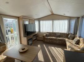 Caravan 29R on Happy Days Caravan Park、Kinmel Bayのホテル