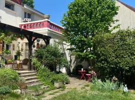 Les Charmettes chambre d hôtes indépendante, homestay in Villemoisson-sur-Orge