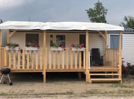 Tiny house on the beach, hotel v destinaci Lido di Classe