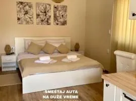 Airport Apartments Alexandra