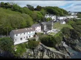 Glandore Cliff Cottage Getaway - Sea Access with Private Pier