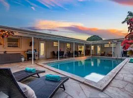 Villa W Poolside Suite & Outdoor Movie