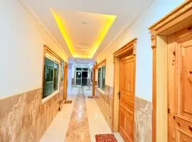 Crest View Hotel