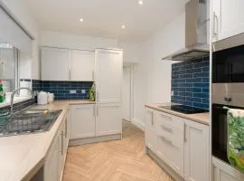 Stylish 3-Bed Home in Skewen