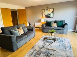 Spacious 2 Bed Perfect for City Centre & Bay, Pool, Gym, hotel in Cardiff