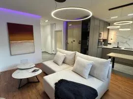 Moderní Hi-Tech apartmán v centru Pardubic - Wi-Fi, Netflix, projektor
