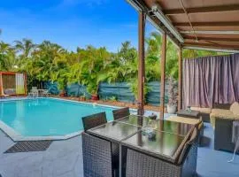Central Stunning Villa with Heated Pool Cabana