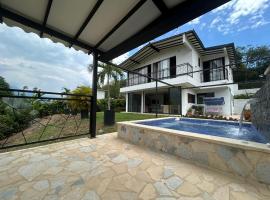 Villa Los Pinos, hotel v destinaci Sopetran