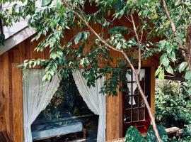 September Garden Homestay - Wooden House with Mountain view, hotel v destinaci Da Lat