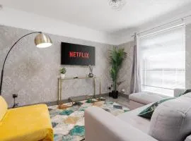 Boutique 3bd Opposite Etihad & Coop - Free Parking - Pool Table
